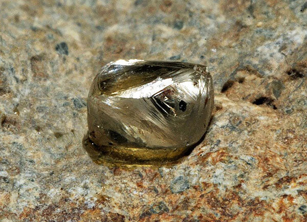 Could Water Trapped in a Common Mineral Help Find the Next Diamond Mine?