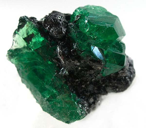 Tsavorite’s Name Honors the Kenya-Tanzania Border Region Where It Was Discovered