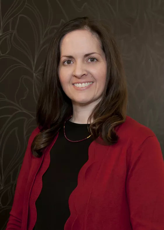 Tamra Jutting, GIA Colored Stones and Pearls Graduate at Moses Jewelers