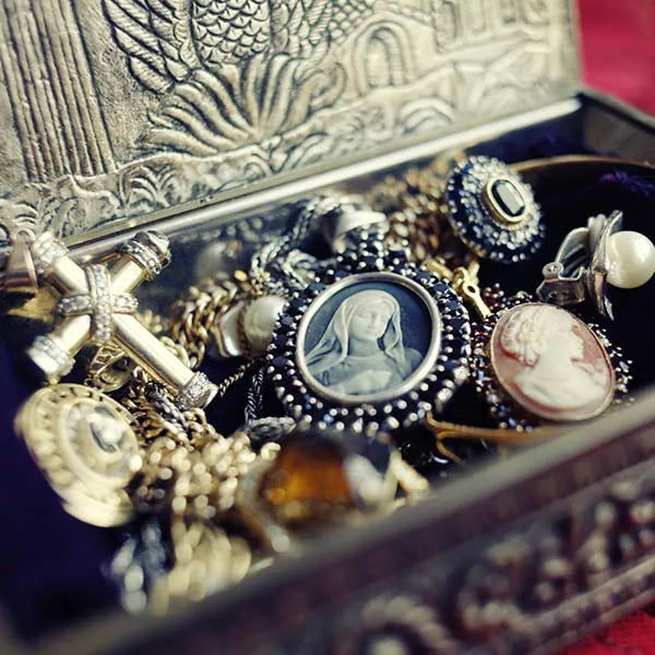Estate jewelry guide card — Moses Jewelers education